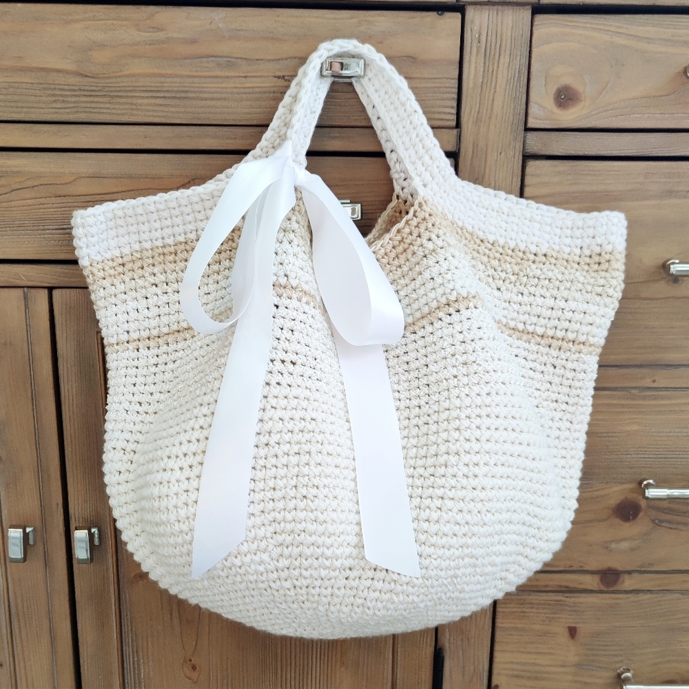 Beautiful extra large tote shoulder bag. New, never used.